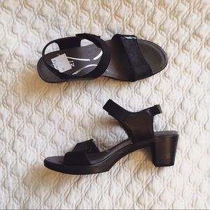 Naot Heel Platform Sandal Strap Black Leather 38